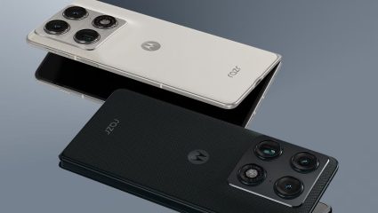 उत्सुकतेला पूर्णविराम! आकर्षक लूक अन् दमदार फीचर्स… पहिल्या Motorola फोल्डेबल फोनची अखेर भारतात एंट्री, किंमत तब्बल इतकी