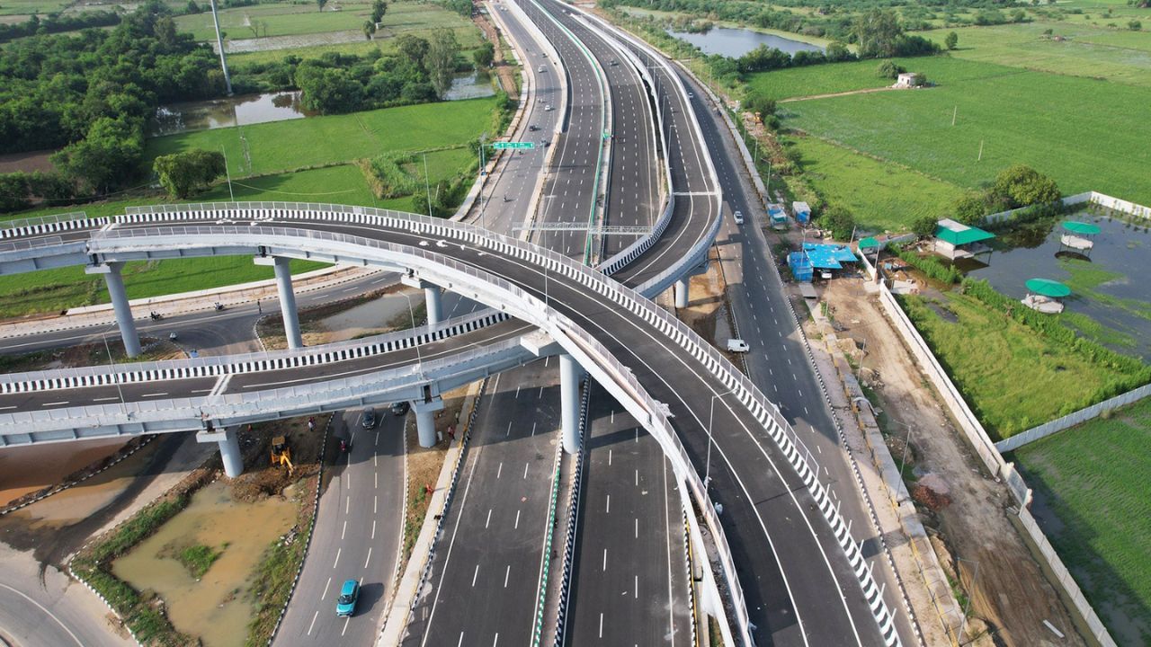 Highway Safety : उन्हाळ्यात हायवेवर गाडी चालवताय? NHAI चा ‘हा’ सल्ला पाळा, नाहीतर प्रवास पडू शकतो महागात