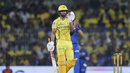 चला पॅकअप करा! साधं जिंकताही आलं नाही; CSK ने MI ला चारली धूळ, प्ले ऑफचं स्वप्न भंगलं