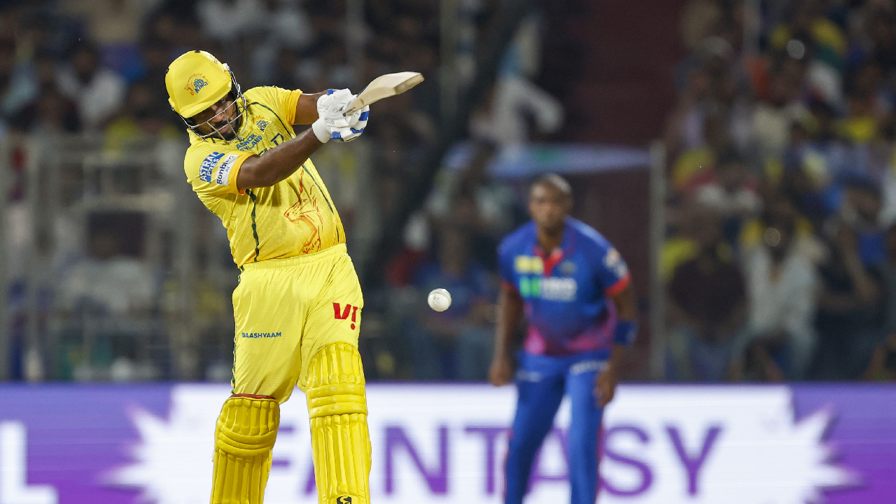 Sanju Samson पुढे DC नतमस्तक! ‘कॅपिटल्स’चे प्ले-ऑफचे स्वप्न अधांतरी? CSK कडून 8 विकेट्सने पराभव
