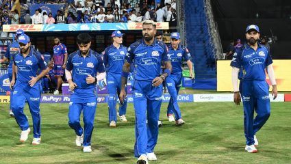 स्वतः बुडलेच पण ‘या’ संघांनाही बुडवणार? Mumbai Indians प्ले ऑफमध्ये कोणाचा खेळ संपवणार? पहा समीकरण