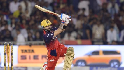 KKR Vs RCB Live: कोहलीची Virat खेळी; केकेआरचे प्ले ऑफचे स्वप्न भंगले, 6 विकेट्सने पराभव