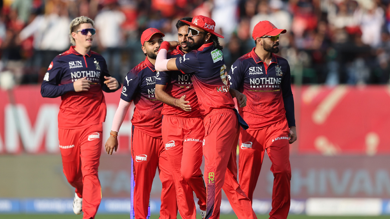 PBKS Vs RCB Live: पंजाबचा पराभवाचा ‘सिक्सर’! तर Virat च्या ‘आरसीबी’ने केले क्वालिफाय