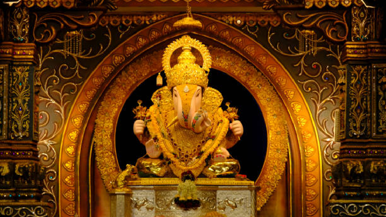 Shrimant Dagdusheth Halwai मंदिराला ‘अ’ वर्ग पर्यटन क्षेत्राचा दर्जा; देवेंद्र फडणवीसांचा मोठा निर्णय