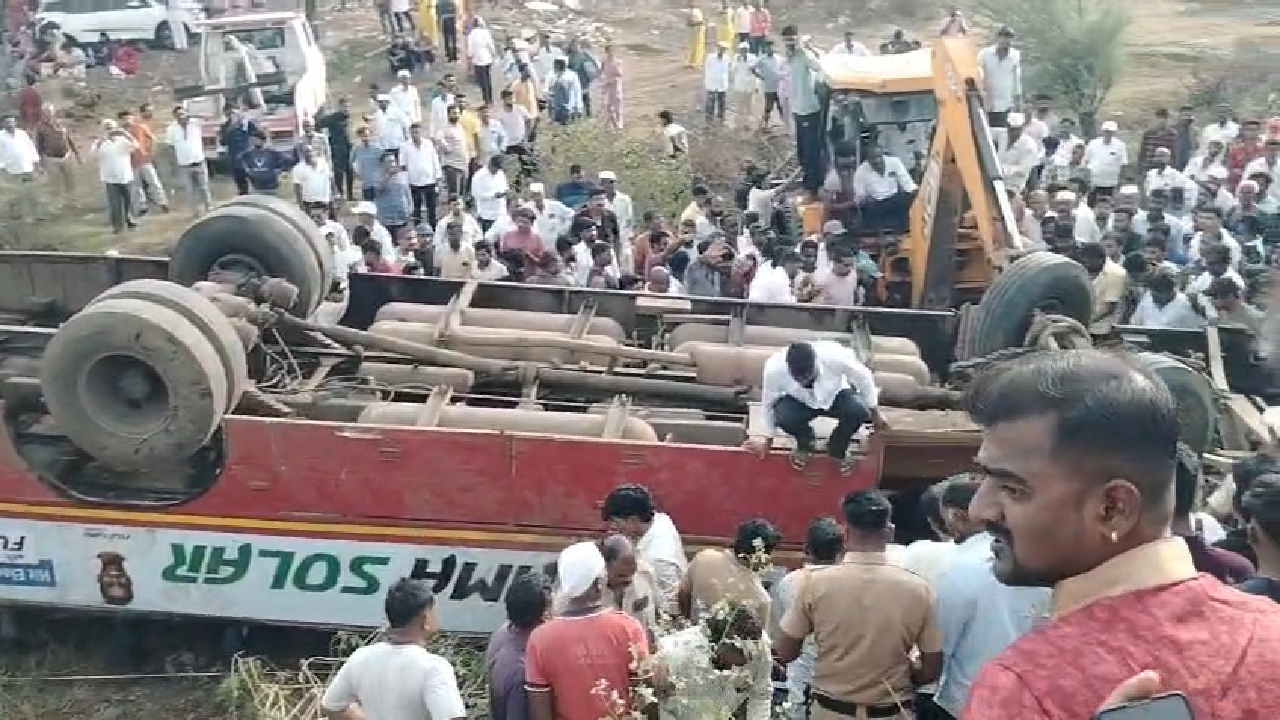 Ahilyanagar Accident: कल्याण-अहिल्यानगर महामार्गावर भीषण अपघात; एसटी खोल खड्यात… , 2 ठार