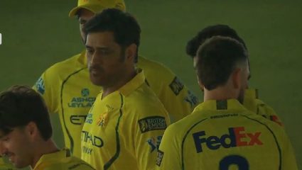 विषण्ण चेपॉक! MS Dhoni मैदानात येताच चाहत्यांच्या काळजाचा ठोका चुकला, पहा Viral Video