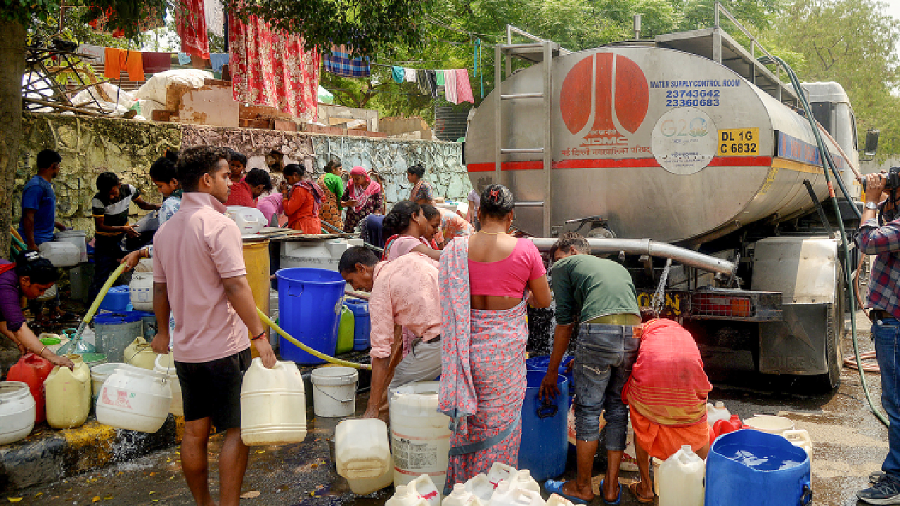महाराष्ट्रावर पाणी संकट! विहिरी, बोअरवेल आटले; तब्बल ‘इतक्या’ ठिकाणी टँकरद्वारे पाणीपुरवठा