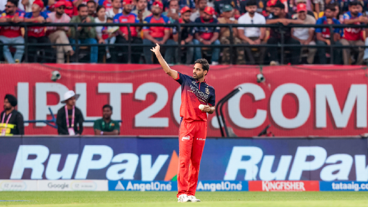IPL 2026 मध्ये गोलंदाज ठोकणार शतक! ‘स्विंग’चा बादशाह Bhuvneshwar Kumar करणार ‘हा’ विक्रम