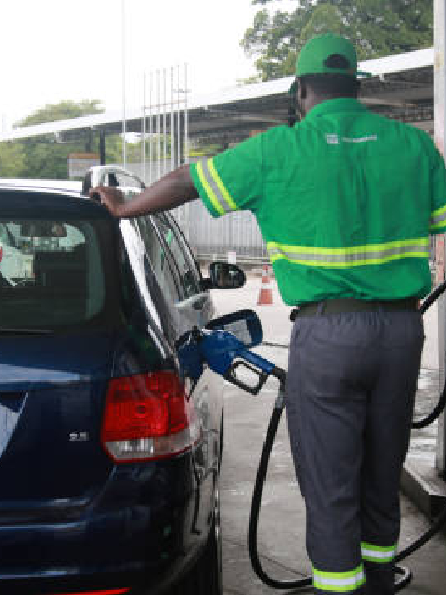 CNG भरताना गाडीतून उतरणे का गरजचे?