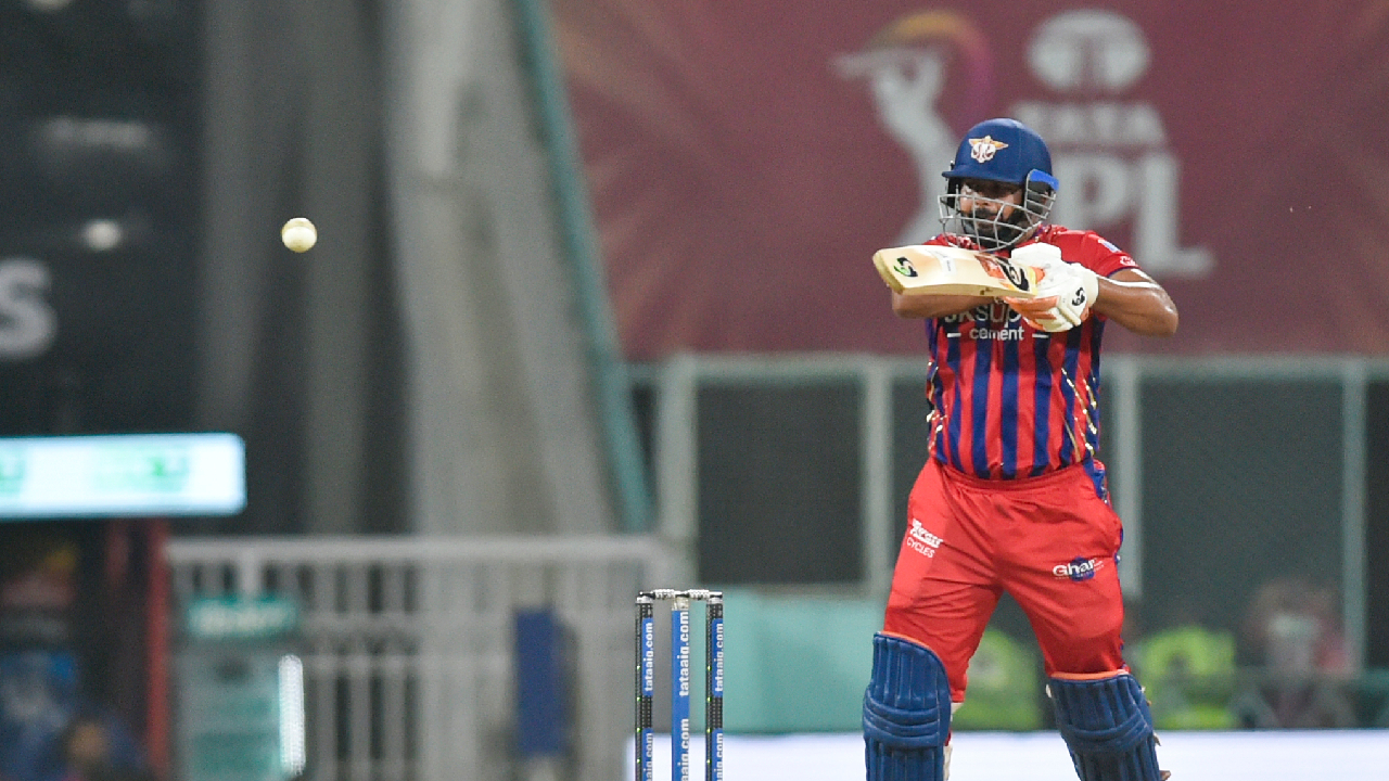 IPL मध्ये खळबळ! 27 कोटींचा डाव फिस्कटला; LSG च्या फ्लॉप शो नंतर Rishabh Pant ने सोडले कर्णधारपद