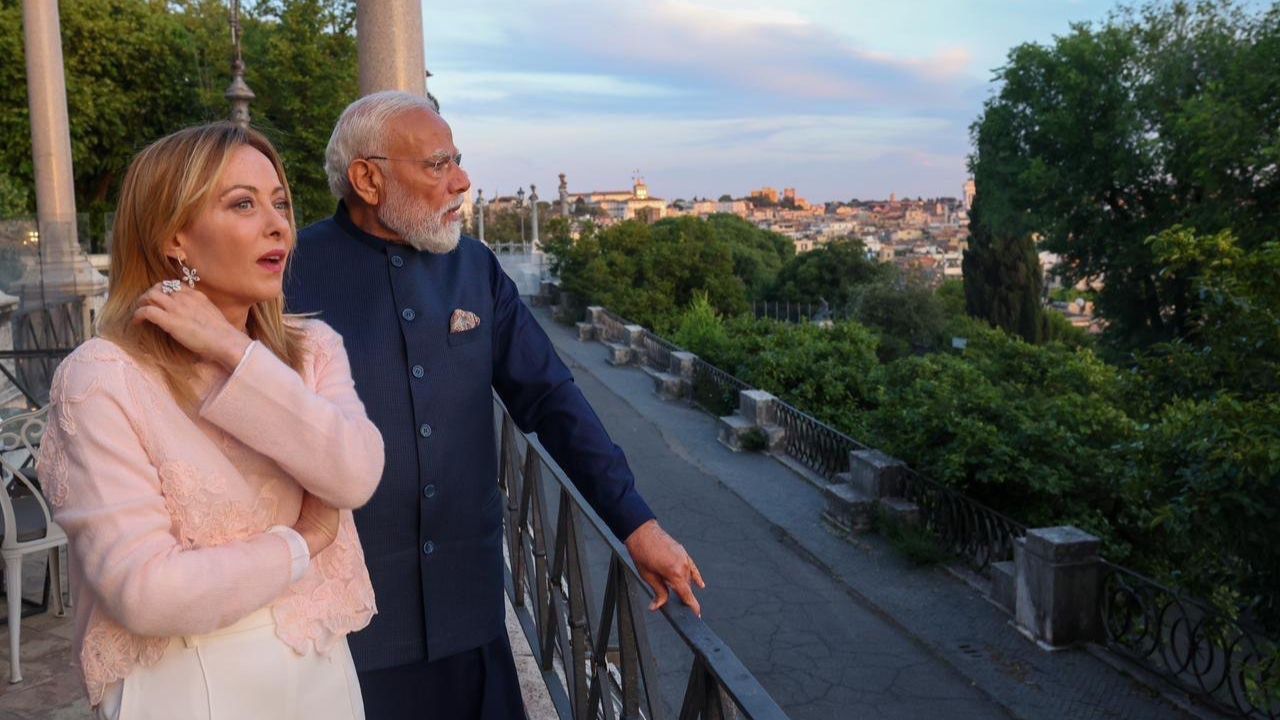 PM Modi-Meloni Meet : पंतप्रधान मोदींनी जॉर्जिया मेलोनींची घेतली भेट ; रोमच्या कोलोसियममधील खास फोटो केले शेअर