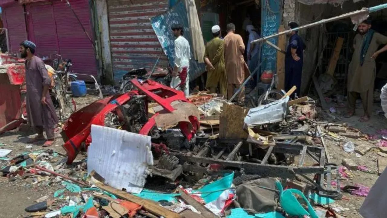 Pakistan Bomb Blast : पाकिस्तान हादरलं! खैबर पख्तूनख्वामध्ये मोठा दहशतवादी हल्ला; ९ जणांचा दुर्दैवी मृत्यू