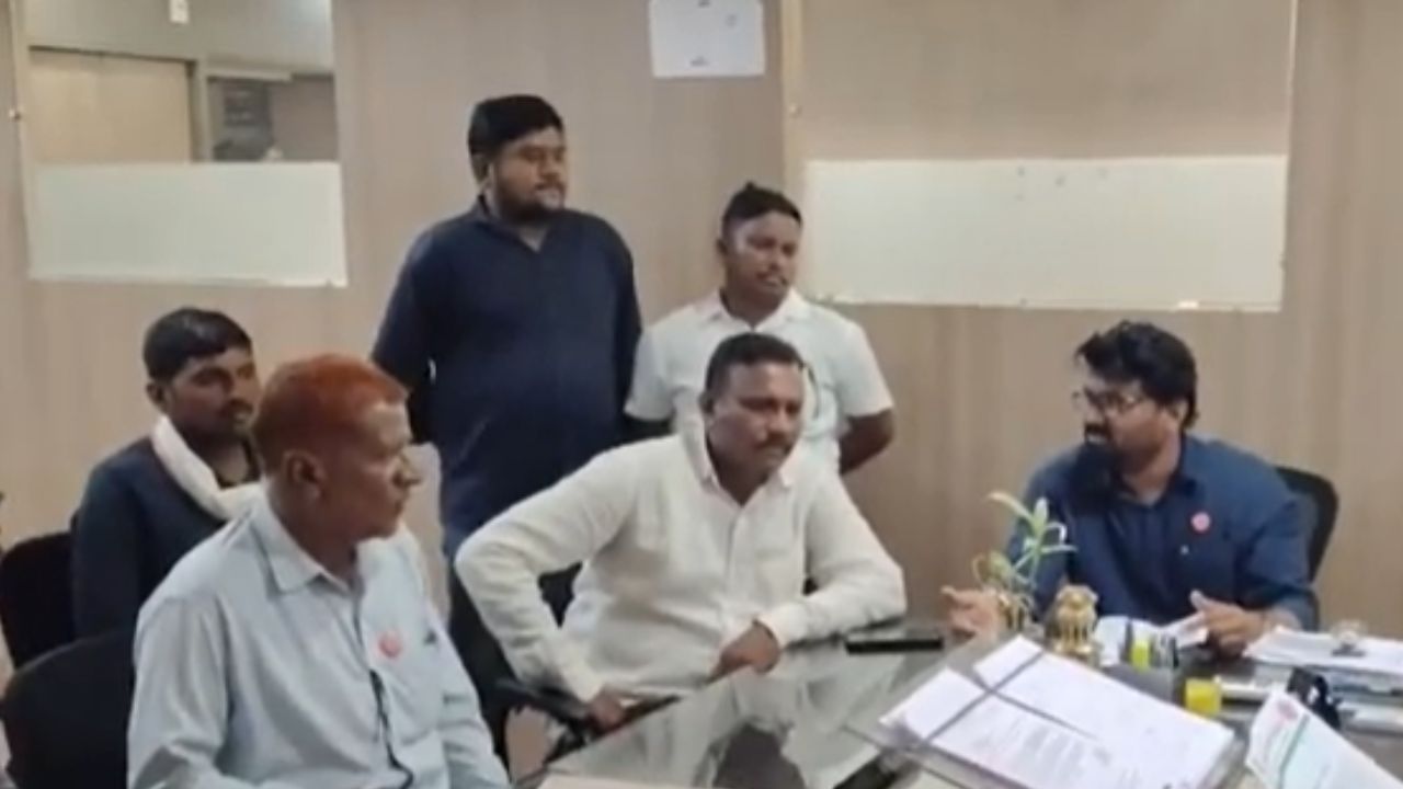 Parbhani : परभणीत स्वाभिमानी शेतकरी संघटनेचा इशारा ; डिझेल-खत तातडीने उपलब्ध करण्याची मागणी