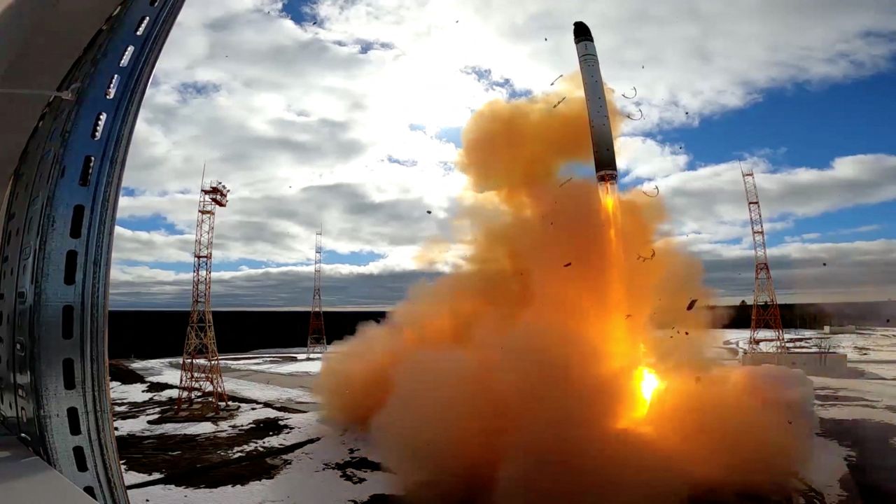 Russia Sarmat Missile : पुतिन यांची मोठी गर्जना! जगातील सर्वात शक्तीशाली  Satan II च्या तैनातीचे आदेश, जगाचा अंत जवळ?