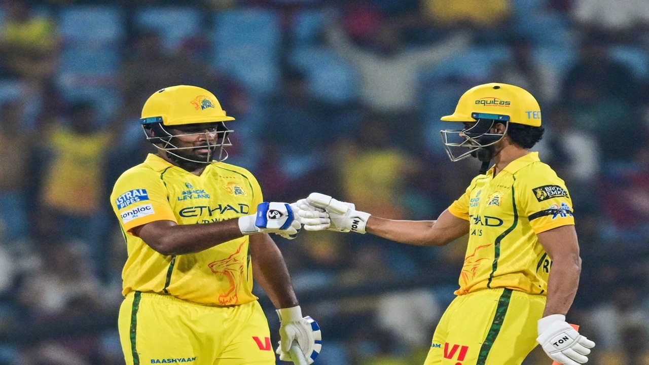 IPL 2026 : ऋतुराज गायकवाडला कर्णधारपदावरून हटवा, संजू सॅमसनला द्या जबाबदारी; CSK कडे माजी क्रिकेटरची मागणी