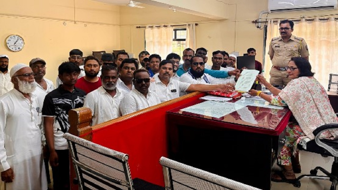 गायीला ‘राष्ट्रीय पशू’ घोषित करा; मुस्लिम व बहुजन समाजाचे तहसीलदारांना निवेदन