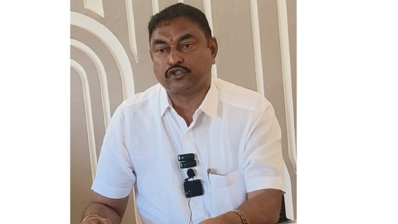 विभागीय आयुक्तांनी दखल न घेतल्यास उच्च न्यायालयात जाणार; दुष्काळी कामांच्या अनियमिततेवर झेडपी सदस्य देसाई आक्रमक