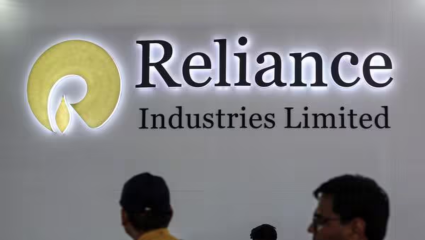 Reliance Share : 4 दिवसांत तब्बल 139655.8 कोटींची कमाई ! Mukesh Ambani च्या रिलायन्सचा शेअर सुसाट, गुंतवणूकदार मालामाल