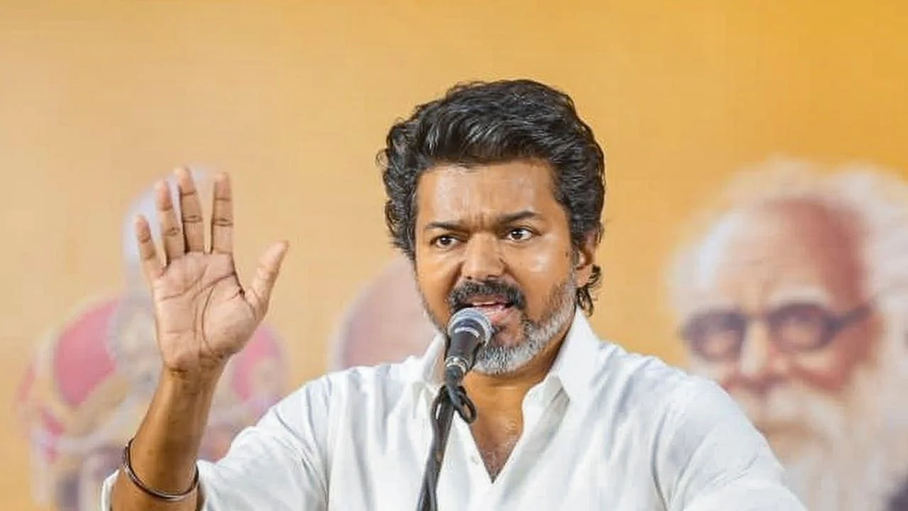 आश्वासन पुर्ततेसाठी 42000 कोटी कुठून आणणार Vijay, पहिलंच 1 लाख कोटींच्या तोट्यात राज्य, कोणते आहेत पर्याय?
