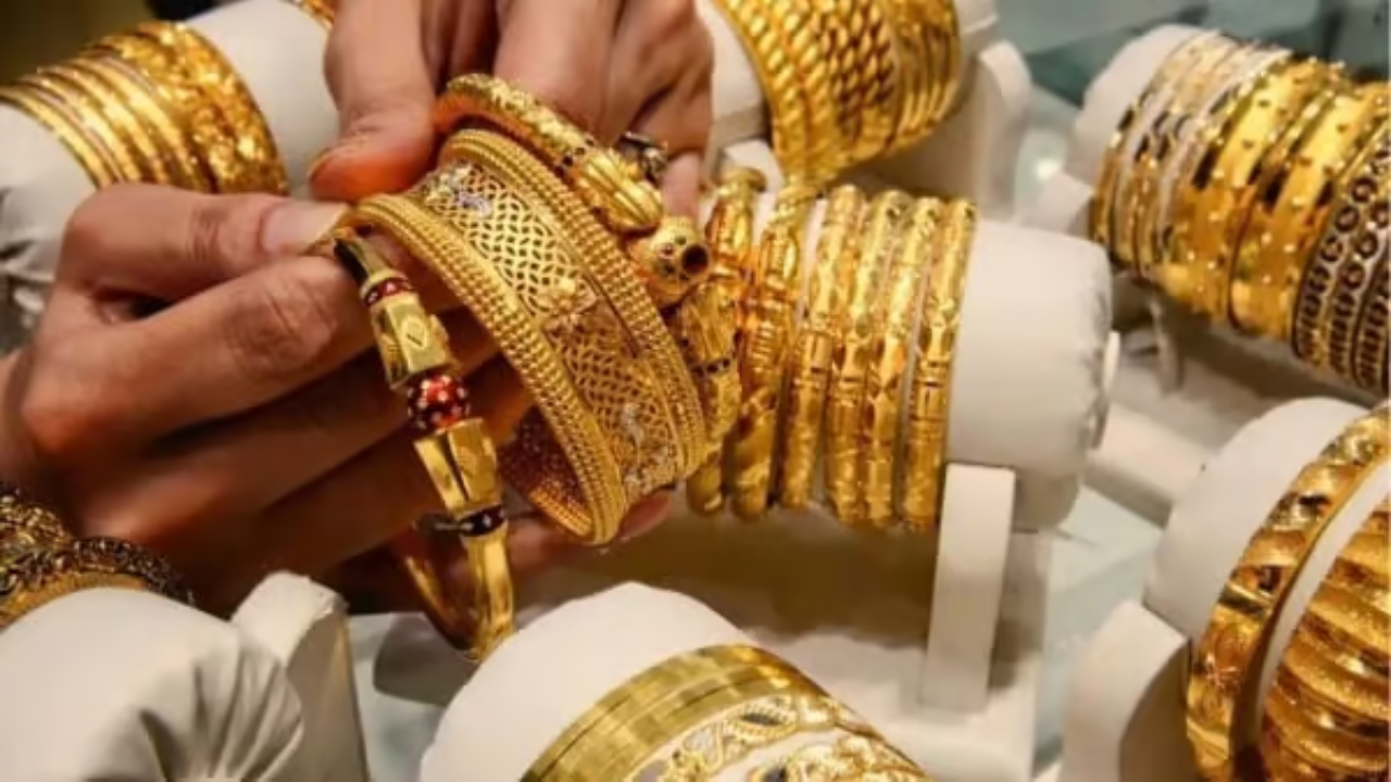 Gold Price Alert: भडका उडणार… सोनं खरेदी करणाऱ्यांसाठी मोठा Alert ! सरकारकडून इम्पोर्ट ड्युटी वाढवण्याच्या चर्चा