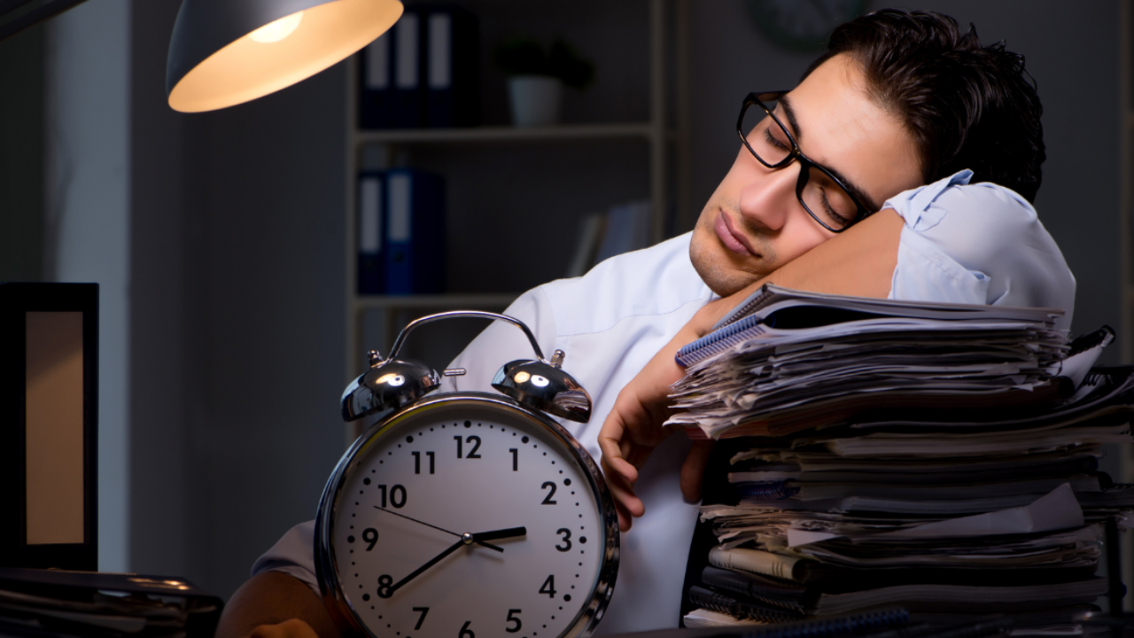 New Labour Code: तुम्हीही 8-10 तासांपेक्षा जास्त काम करताय? Overtime च्या नियमात झालेत मोठे बदल, वाचा सविस्तर