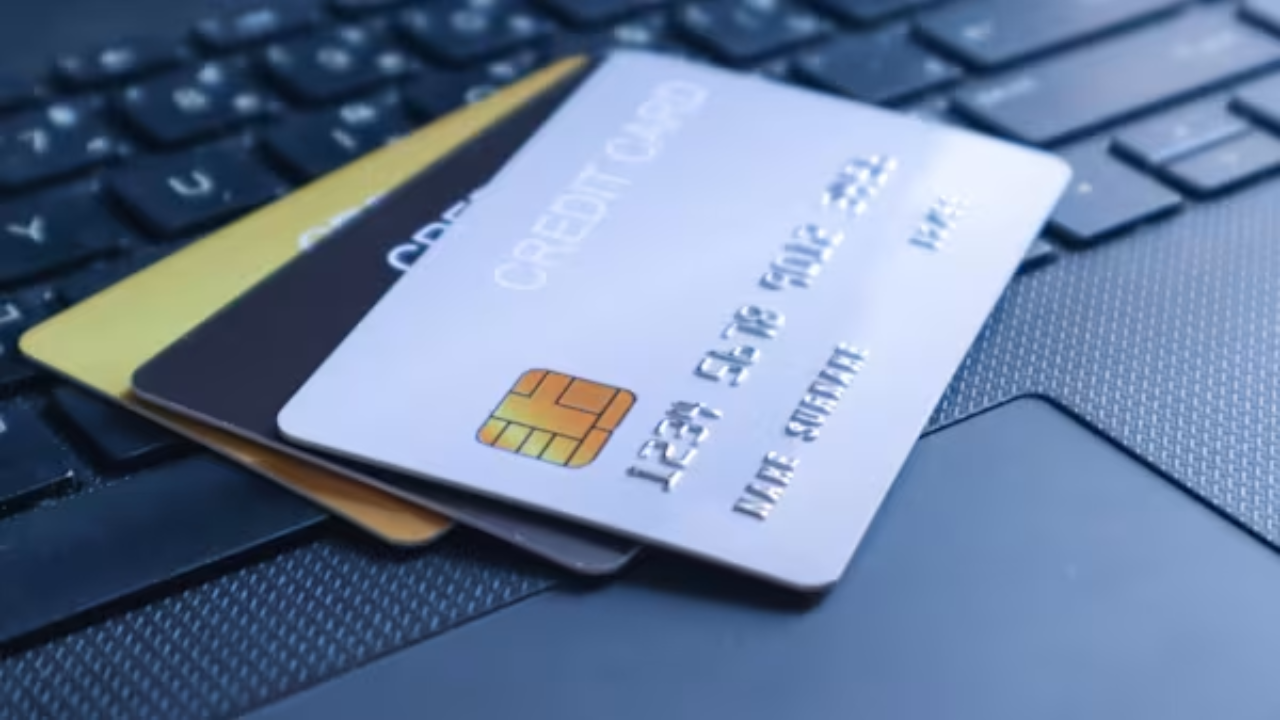 अनेक Credit Cards EMI च्या जाळ्यात अडकलाय? एका झटक्यात कर्जाच्या विळख्यातून बाहेर पडू शकता, जाणून घ्या Smart Tips