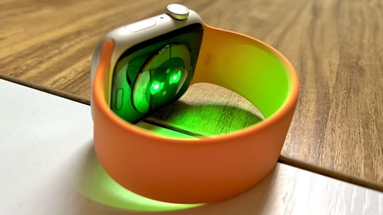 Tech Tips: Smartwatch मधील ग्रीन लाईटचं रहस्य आलं समोर! वाचून तुम्हीही व्हाल थक्का