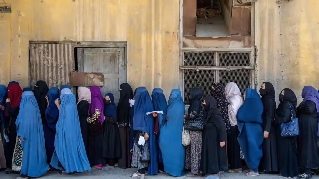 Women Rights : क्रूरतेची सीमा ओलांडली! मुलींचे ‘मौन’ म्हणजे लग्नासाठी होकार? तालिबानच्या नव्या निर्णयाने जगभरात संताप
