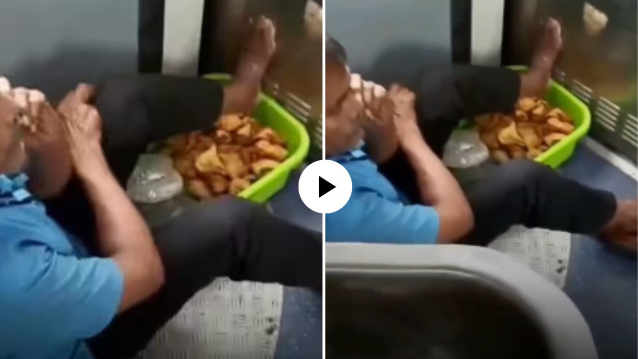 रेल्वे प्रवाशांनो सावधान! समोसा विक्रेत्याचा किळसवाणा प्रकार; थेट समोशांवर पाय ठेवूला अन्…, धक्कादायक VIDEO व्हायरल