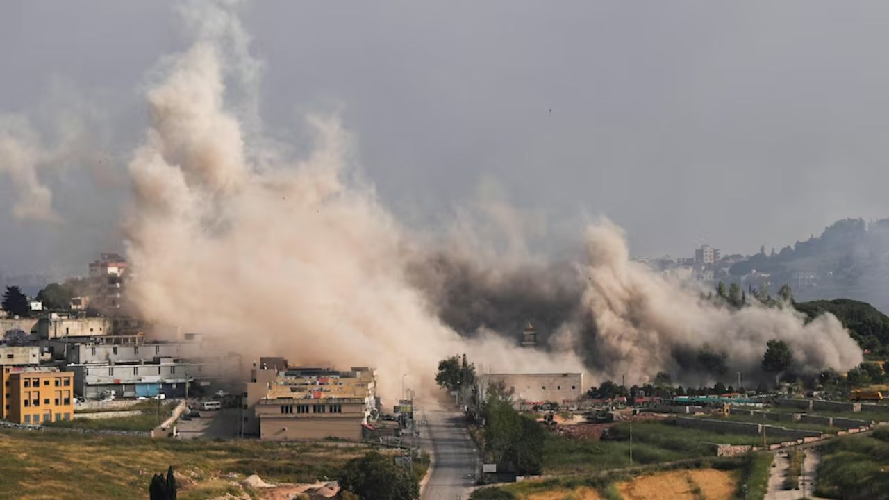 US Strike Iran : दोन दिवसांत अमेरिकेचा दुसरा हल्ला; भीषण स्फोटांनी हादरले इराणचे अब्बास बंदर