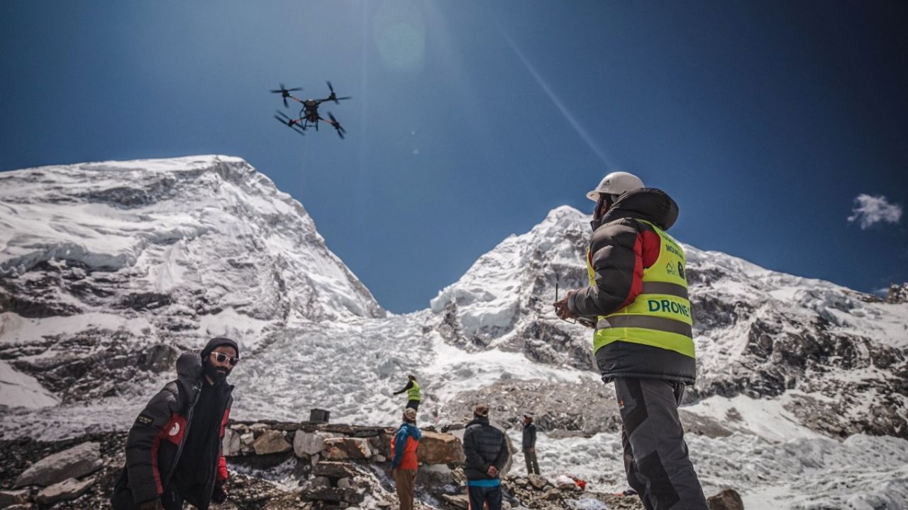 Everest 2026 : एव्हरेस्टवर महासत्तांची नवी शर्यत; अमेरिकन ड्रोनची उड्डाण चाचणी नेपाळने रोखली, चीनला मात्र खुली सूट
