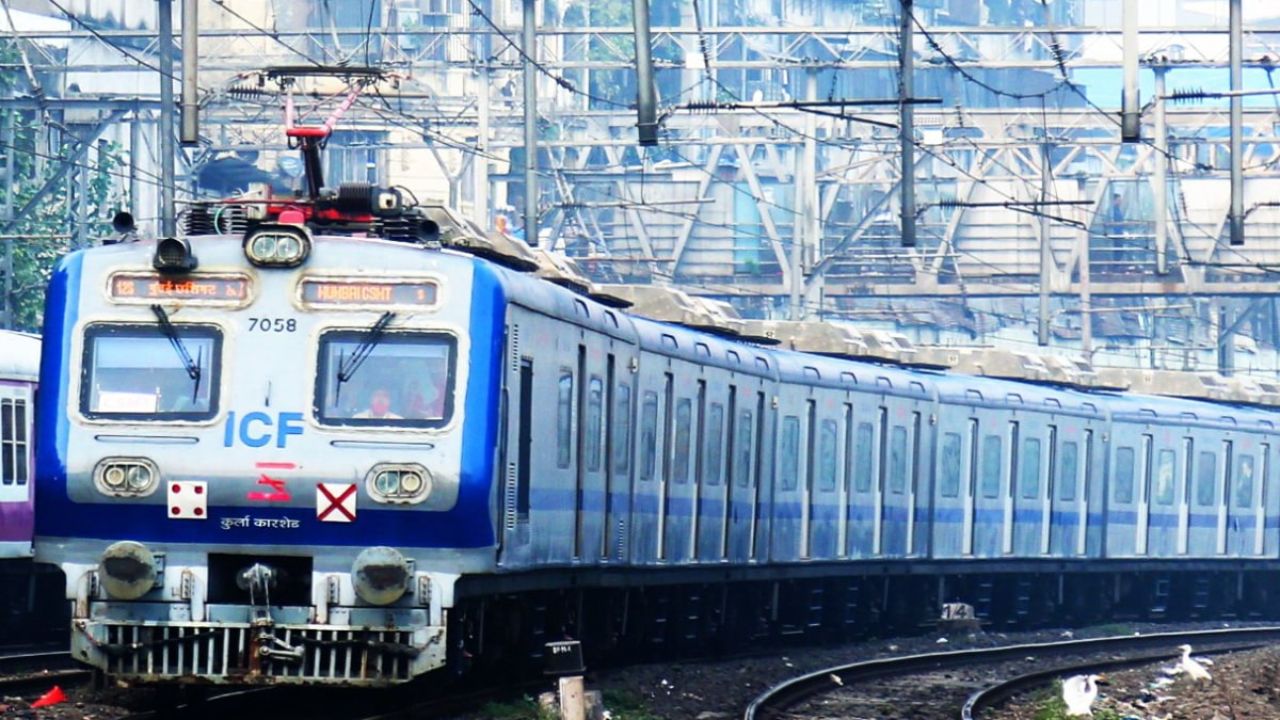 Mumbai News: हार्बर एसी लोकलला ‘सुपरफास्ट’ प्रतिसाद! १५ दिवसांत ६५ टक्क्यांची प्रवासीवाढ; महसूलही दुपटीकडे