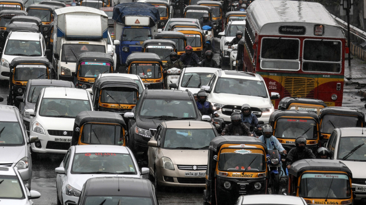 शहरातल्या ट्राफिकसाठी कोणत्या कार आहेत तुमच्यासाठी बेस्ट? वाचा हे 5 पर्याय