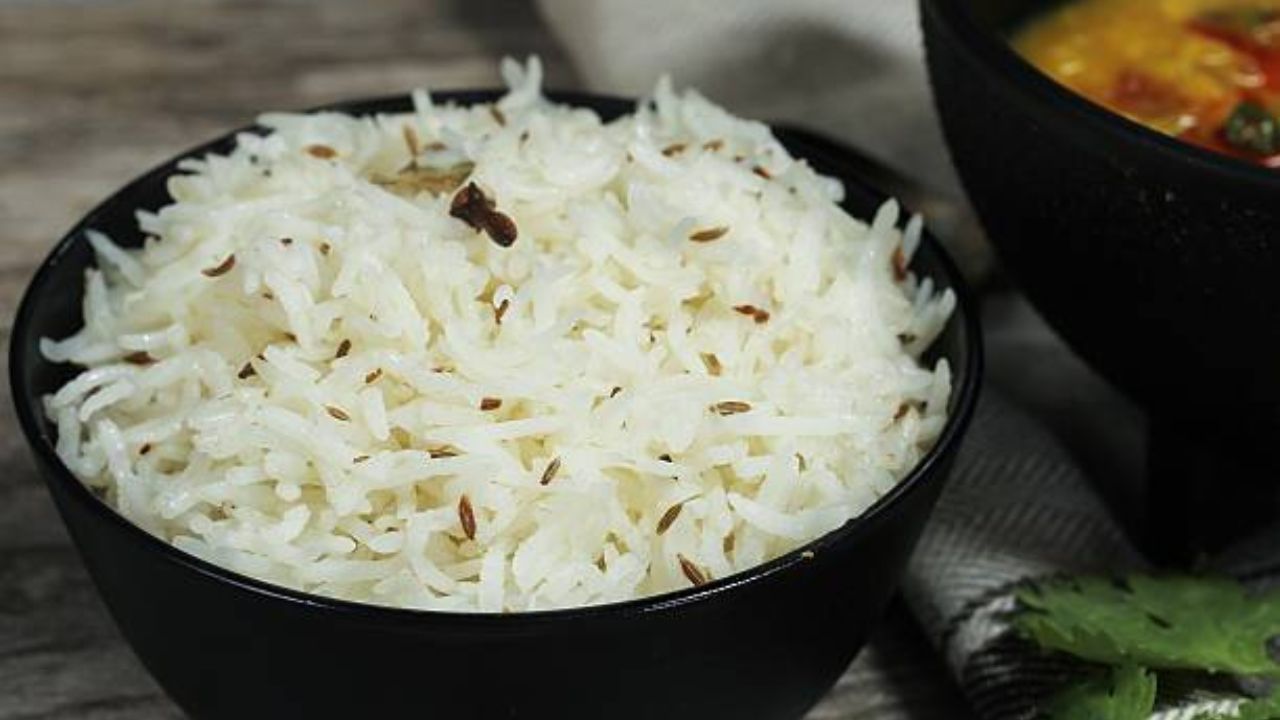 भाताचे अतिसेवन केल्यामुळे वजन झपाट्याने वाढते. कारण भातामध्ये कार्बोहायड्रेटचे प्रमाण जास्त असते. भात खाल्ल्यानंतर शारीरिक हालचाल न केल्यास शरीरात लठ्ठपणा वाढतो.