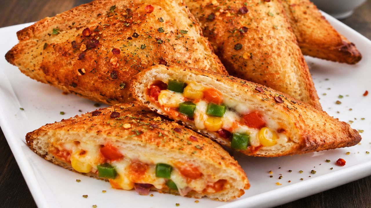 संध्याकाळच्या नाश्त्यात ओव्हनचा वापर न करता बनवा Bread Pizza Pockets, लहान मुलांसह मोठे खातील आवडीने
