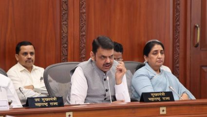 आरोग्य विभागाच्या तसेच शासनाच्या विविध योजनांचा मुख्यमंत्री देवेंद्र फडणवीस यांच्याकडून आढावा