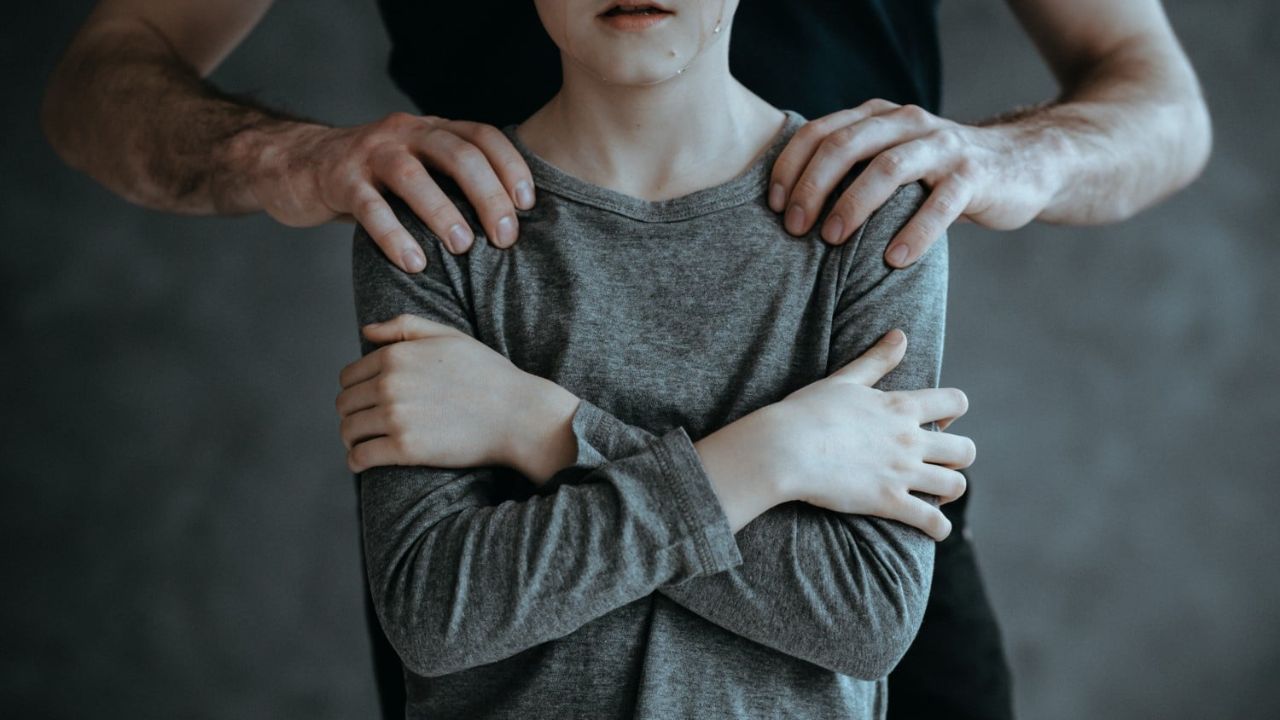 Child Abuse Awareness: बाललैंगिक अत्याचार, ‘पेडोफिलिक डिसऑर्डर’ आणि विकृतीची कारणे; आरोपींचे मानसशास्त्रीय पॅटर्न कसे ओळखाल?