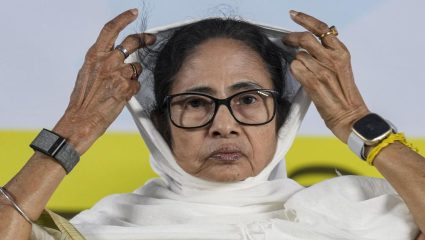 Mamata Banerjee: भवानीपुर मतमोजणी केंद्रात ममता बॅनर्जींची धडक; “माझे मत लुटले जात आहेत” असा गंभीर आरोप, पाहा VIDEO