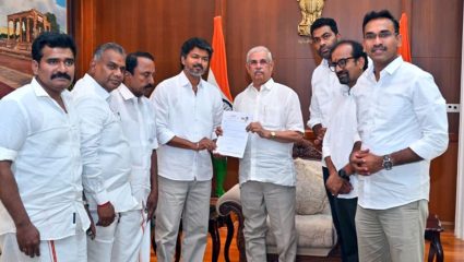 Thalapathy Vijay: तामिळनाडूच्या राजकारणात ‘विजय’ पर्व! उद्या सकाळी घेणार मुख्यमंत्रीपदाची शपथ; राज्यपालांकडे केला दावा
