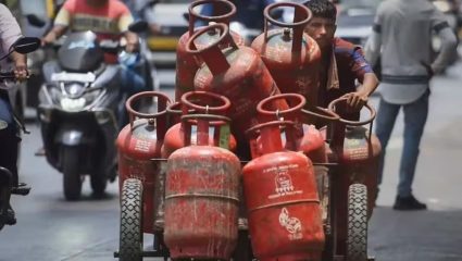 LPG सिलिंडरच्या किमती बदलल्या! तुमच्या खिशावर किती भार पडणार? पाहा आजचे ताजे दर