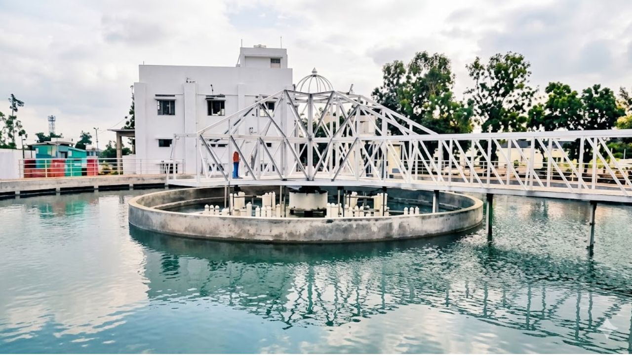 छत्रपती संभाजीनगरमध्ये पाणीबाणी! जायकवाडी जलवाहिनीला मोठी गळती; १० तासांचा शटडाऊन, ‘या’ भागांचा पाणीपुरवठा विस्कळीत