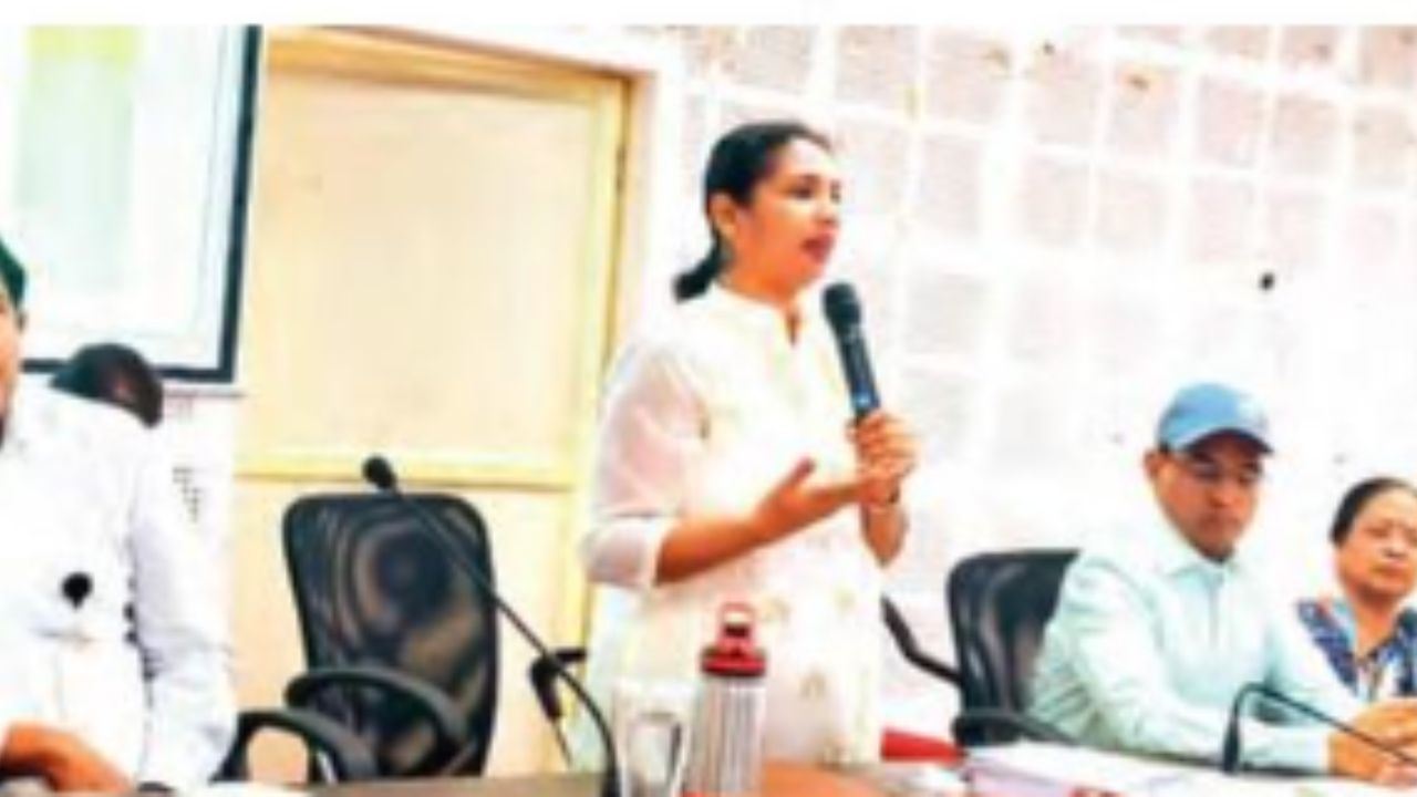 झेडपी सीईओंचा कडक इशारा; शाळा-अंगणवाडीत अस्वच्छता आढळल्यास जागेवरच होणार निलंबन!