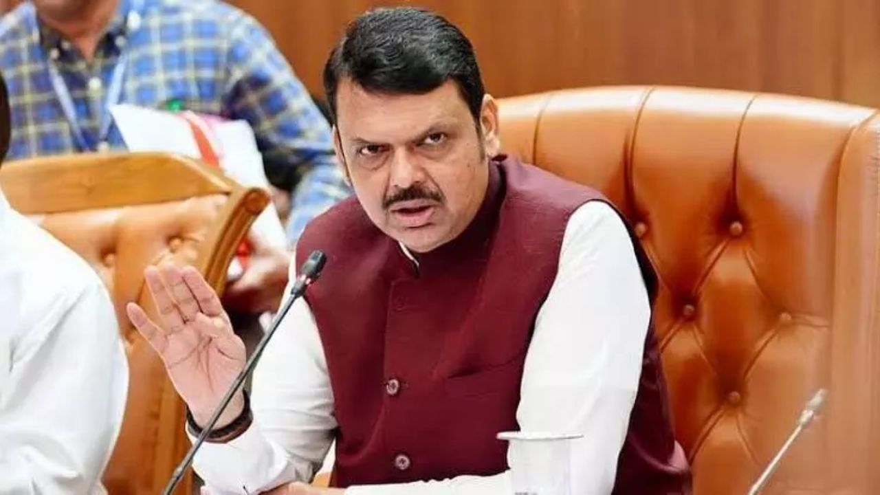 सांगलीतील मंदिर दुर्घटनेबद्दल मुख्यमंत्री फडणवीस यांनी व्यक्त केले दुःख; जखमींच्या शीघ्र बरे होण्यासाठी केली प्रार्थना