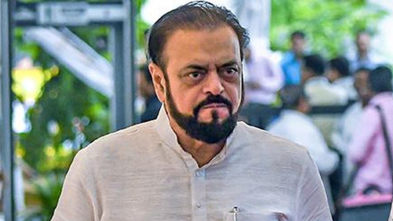 “रस्त्यावर नमाज पडणे हा शौक नाही, तर…”, नमाजच्या निर्णयावर अबू आझमींचा भाजपवर घणाघाती हल्ला