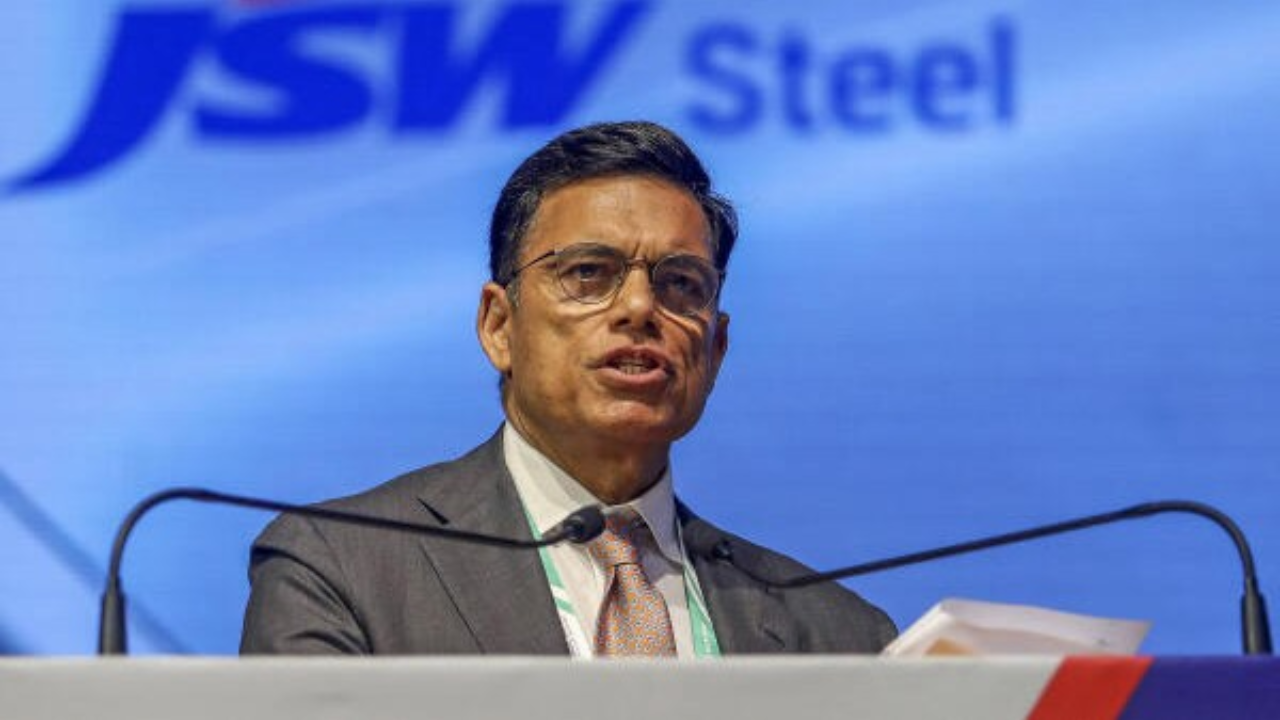 फक्त 2 महिनेच टिकणार अमेरिका-इराण युद्धाचा परिणाम, JSW ग्रुपच्या चेअरमनचा मोठा दावा; नेमकं कारण काय?