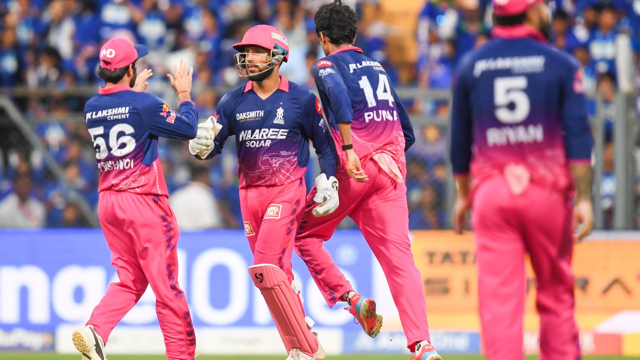 RR Beat MI: राजस्थान रॉयल्स ठरली प्लेऑफमध्ये पोहोचणारी शेवटची टीम; वानखेडे स्टेडियमवर मुंबई इंडियन्सचा पराभव