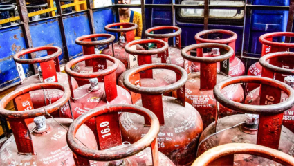 LPG Subsidy New Rule: ‘या’ नागरिकांना मिळणार नाही गॅस सबसिडी! बँक खात्यात पैसे येणं होणार बंद; पाहा नवीन नियम
