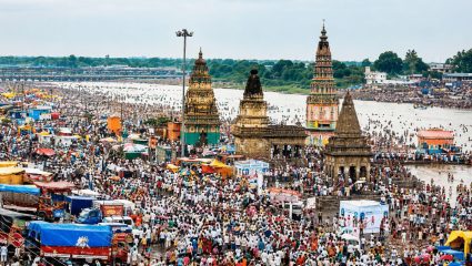 Pandharpur: पंढरपुरात भाविकांचा महापूर! व्हीआयपी दर्शन पूर्णपणे बंद, दर्शन रांगेत घुसखोरी करणाऱ्यांवर थेट गुन्हे दाखल