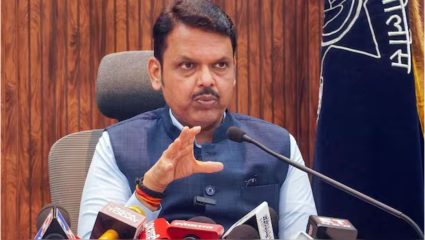इंधन संकटावर मुख्यमंत्र्यांचा कडक इशारा; “पेट्रोल-डिझेलची साठेबाजी खपवून घेणार नाही, अफवांवर विश्वास ठेवू नका!”