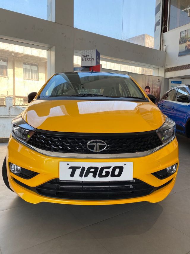 स्टायलिश लूक आणि जबरदस्त मायलेज; Tata ची स्वस्त CNG कार